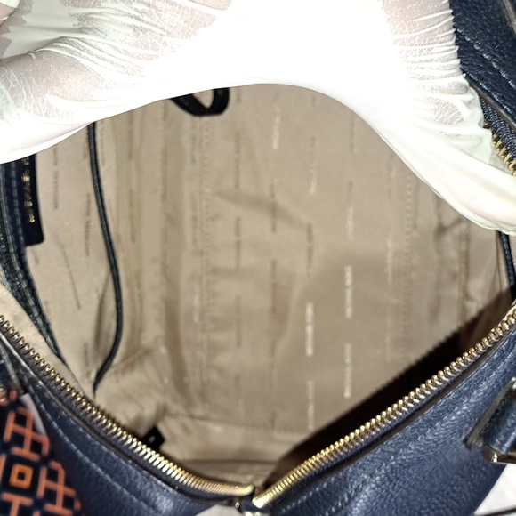 Michael Kors Medium Mercer  EUC Duffle - Picture 11 of 13